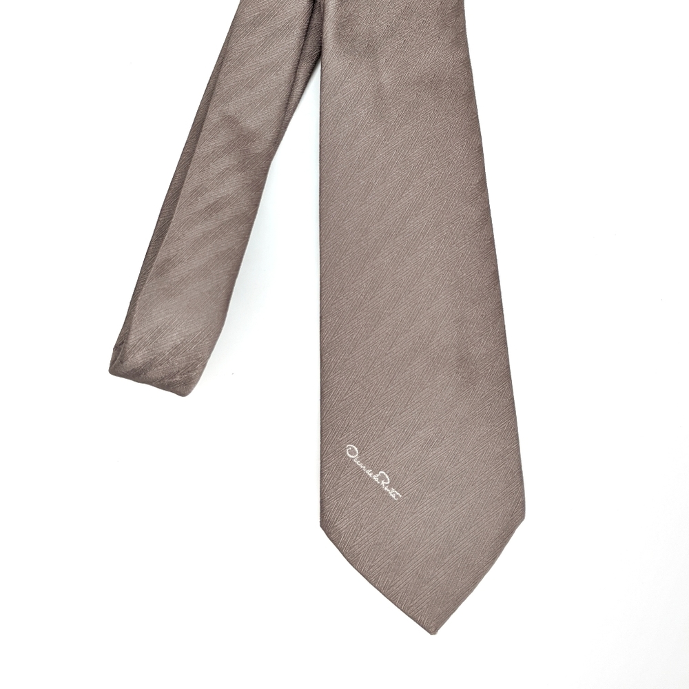 β Oscar De La Renta Light Brown Tie - Picture 2 of 3